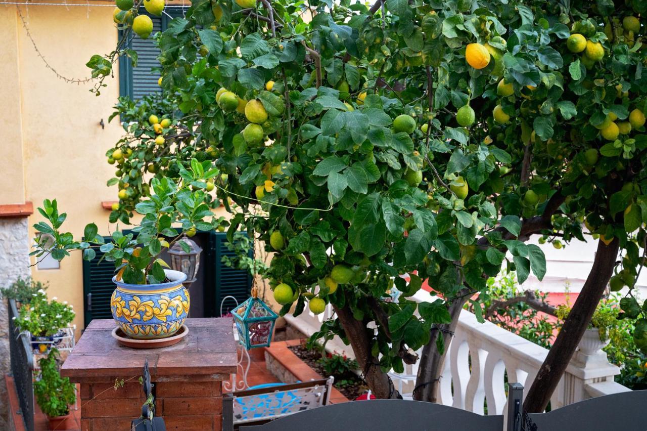 Casa "Positano" Da Ely - Salerno Centro Con Self Check-In Apartment Luaran gambar